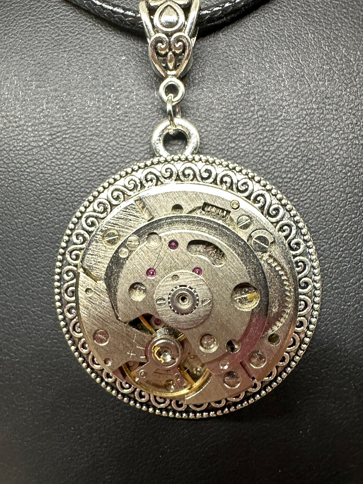 Pendentif mécanisme 01