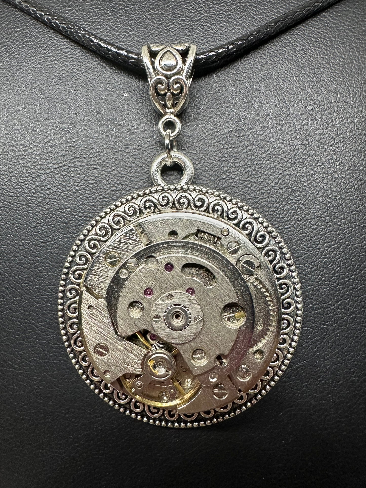 Pendentif mécanisme 01