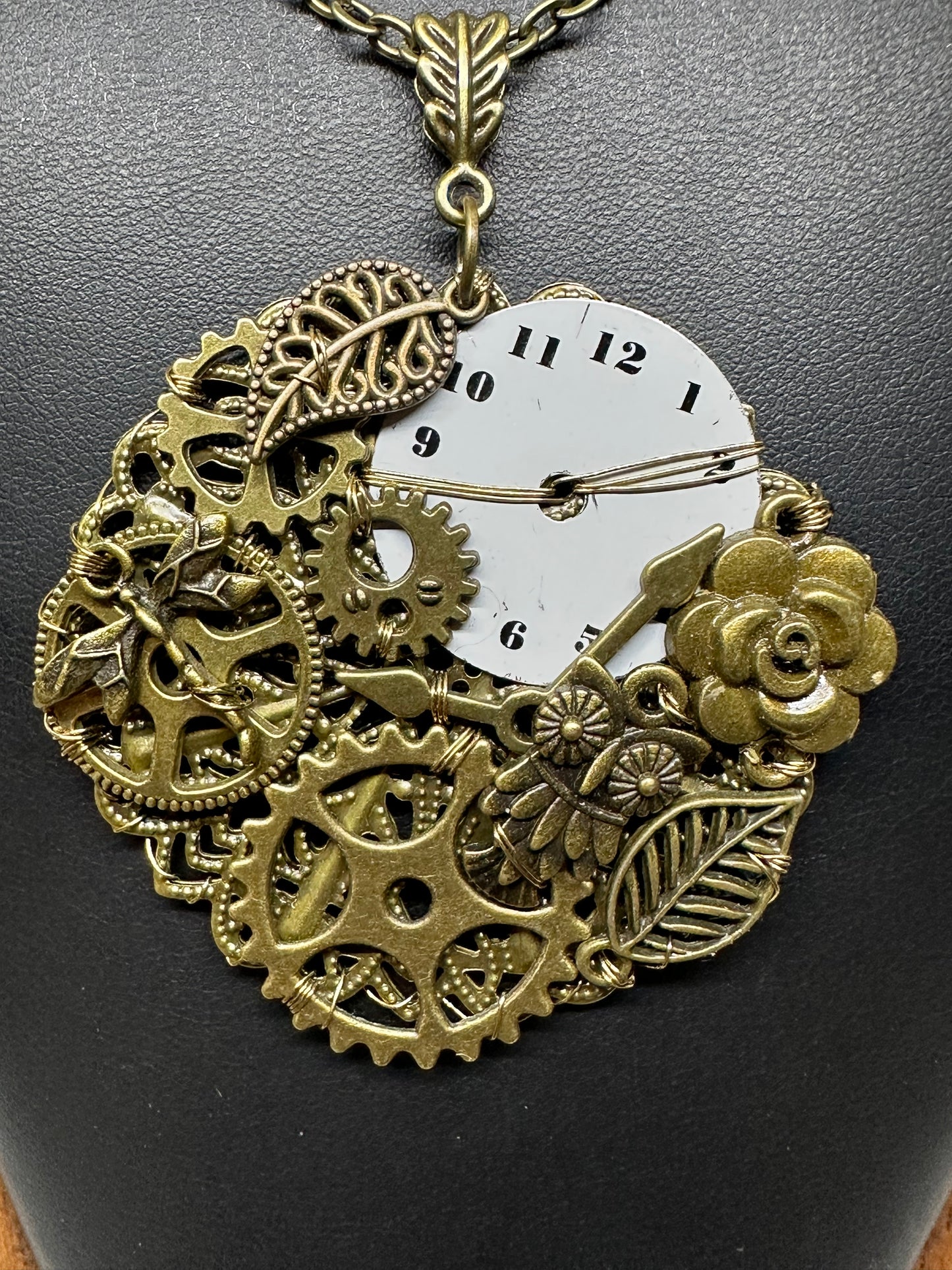 Pendentif cadran fleur