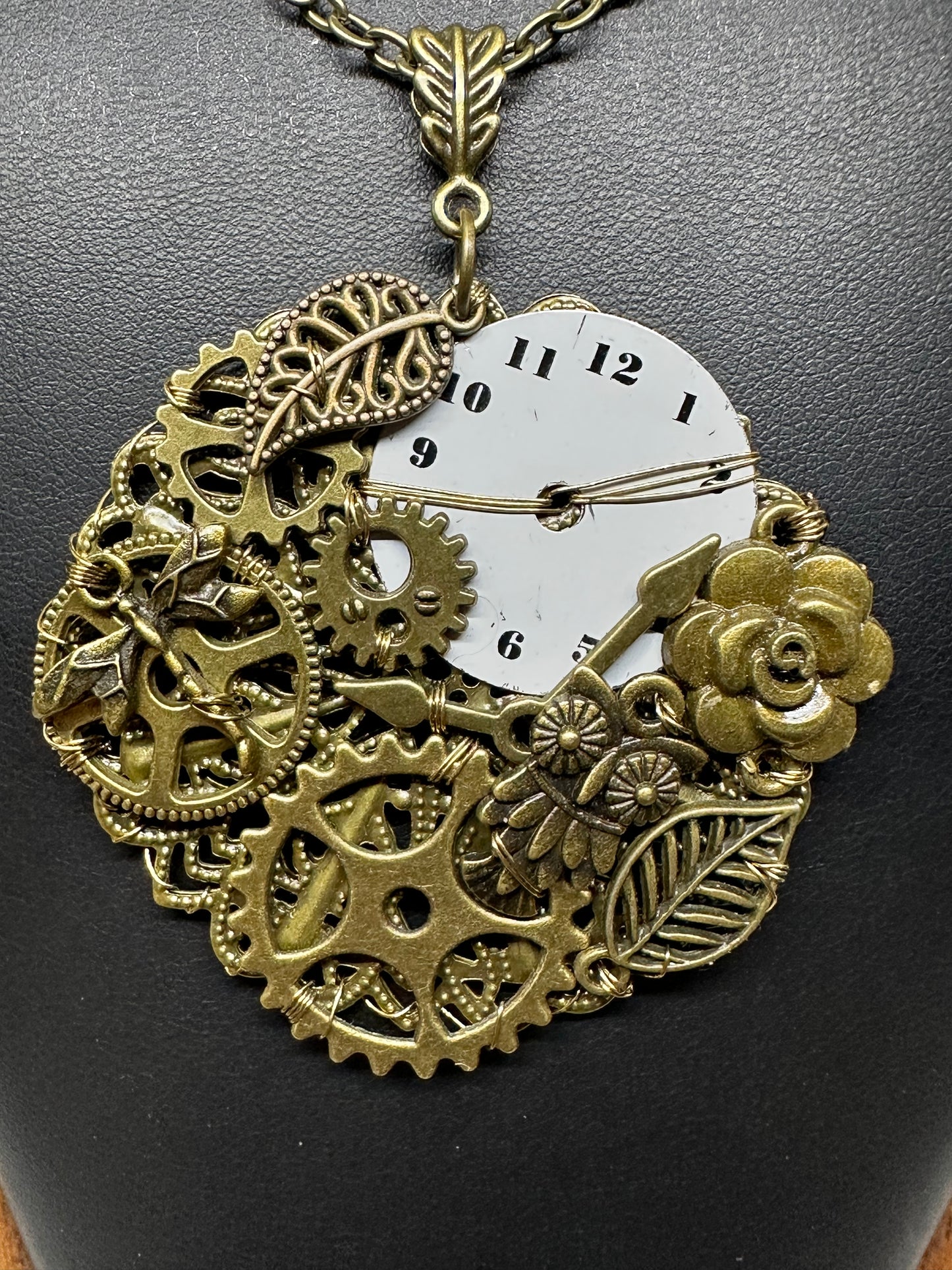 Pendentif cadran fleur