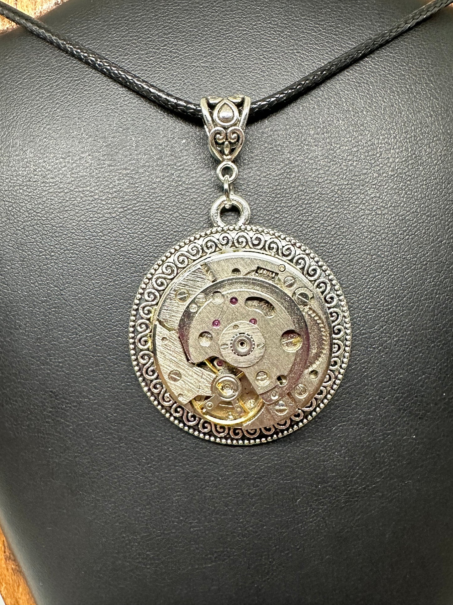 Pendentif mécanisme 01